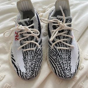 AUTHENTIC YEEZY BOOST 350 V2 ZEBRA